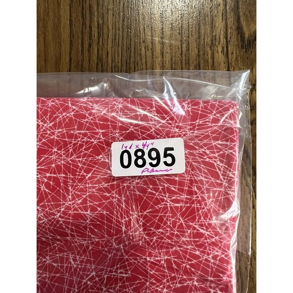 Flannel Fabric - 44" X 1 Yard - Red And White Abstract/webbed/crackled Design - Picture 4 of 4